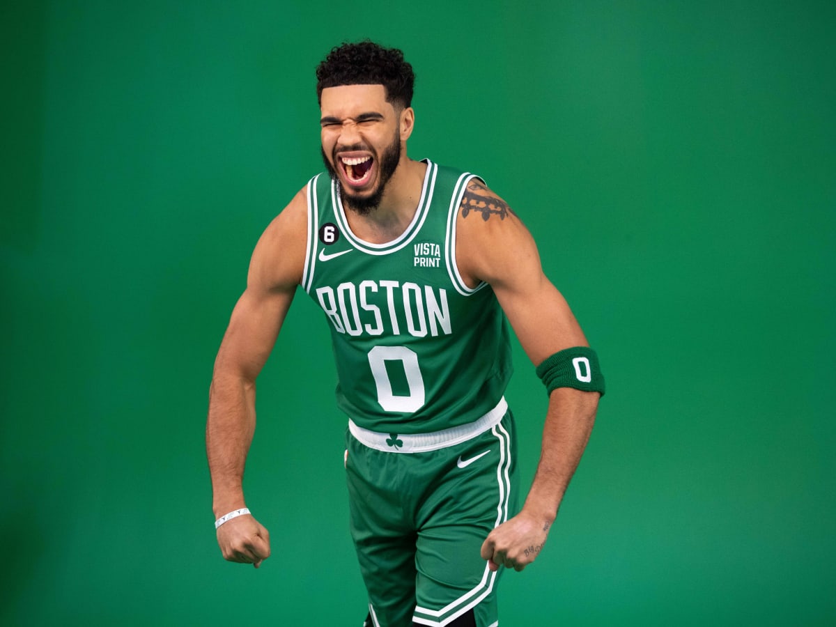 Celtics fan decides to wear a turtleneck with his jersey (Photo)
