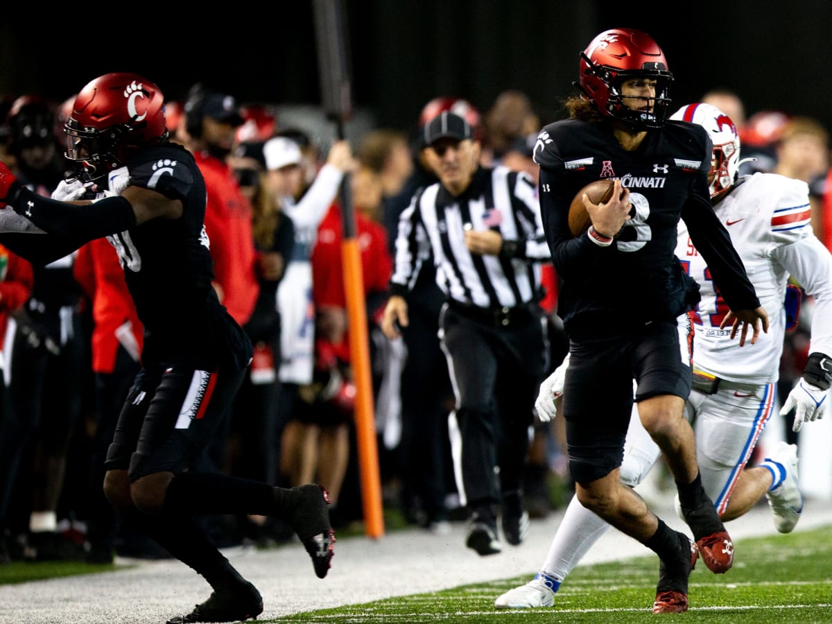 Cincinnati Football: Tyler Scott paces Bearcats past Navy to extend home  win streak