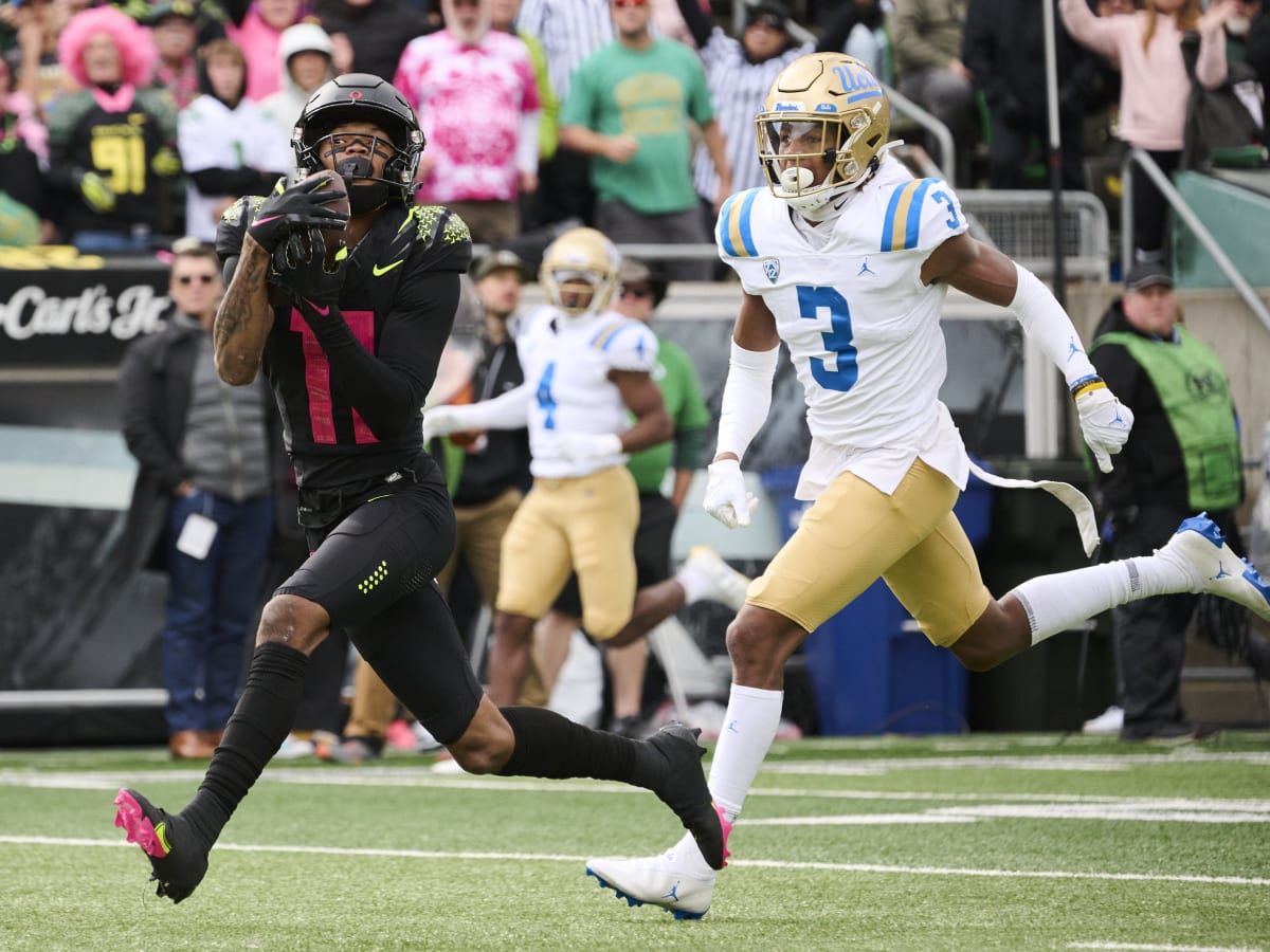 Bo Nix throws five touchdowns in No. 10 Oregon's win over No. 9 UCLA