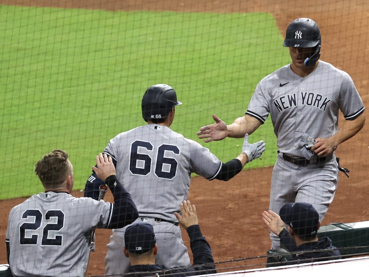Photo: Yankees Aaron Judge taps Astros Jose Altuve in ALCS