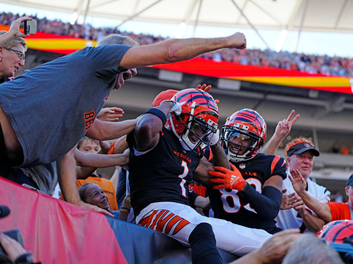 Cincinnati Bengals on X: A new tradition starts tonight. A game ball goes  to the City of Cincinnati. Balls will be dropped off at Pontiac, Walt's  Hitching Post and Mt. Lookout Tavern.