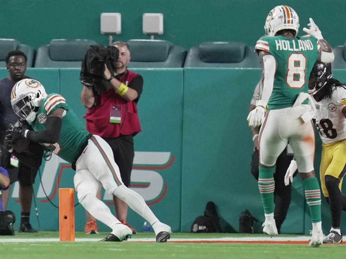 Miami Dolphins running back Ricky Williams checks play September 7