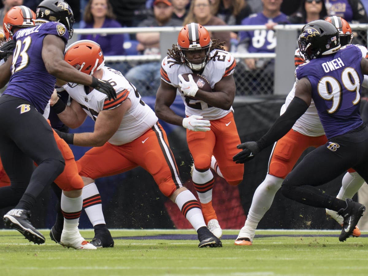 Browns Practice in New White Helmets - Sports Illustrated Cleveland Browns  News, Analysis and More