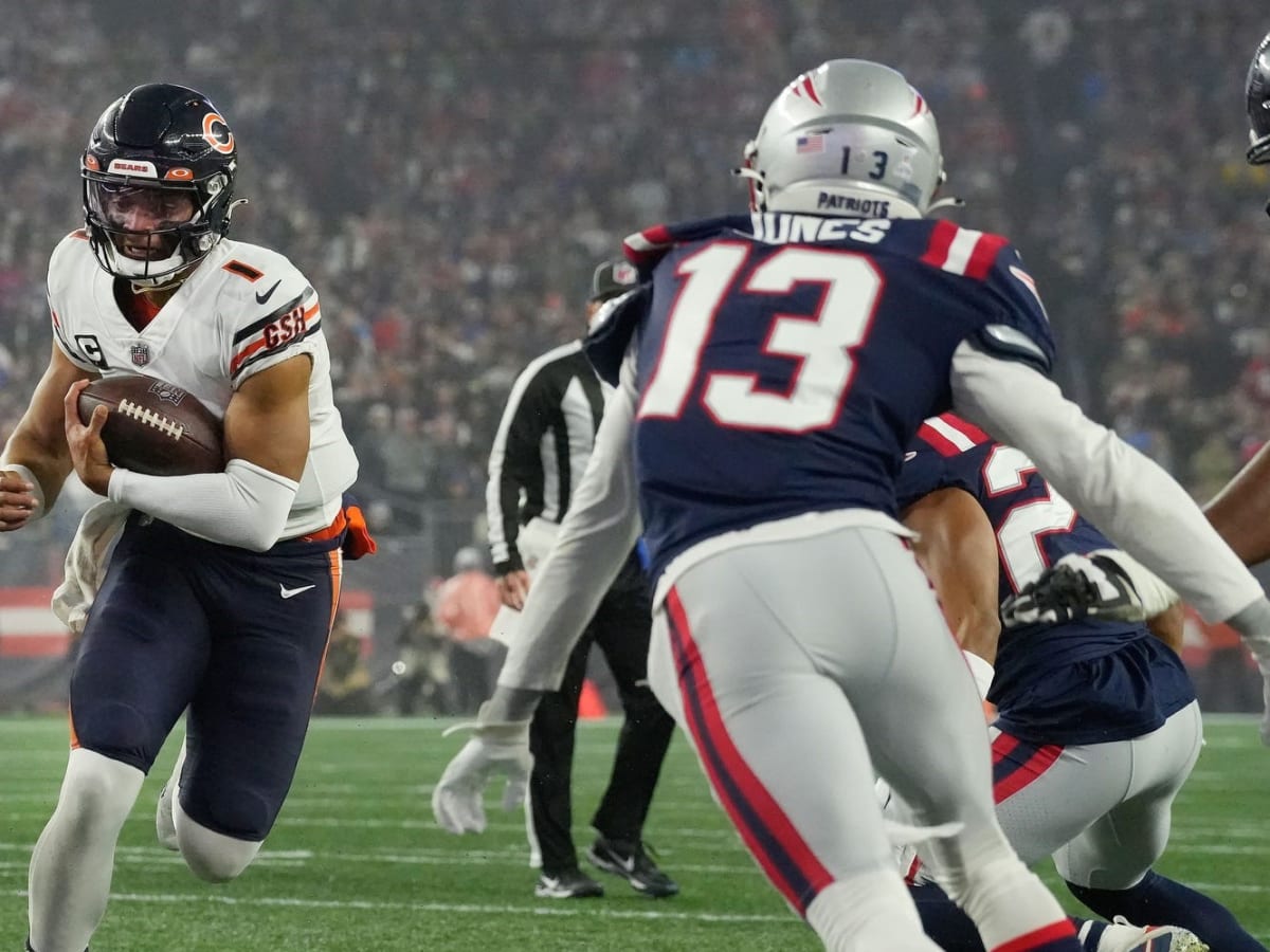 Team effort gives Bears a 33-14 upset win over Patriots