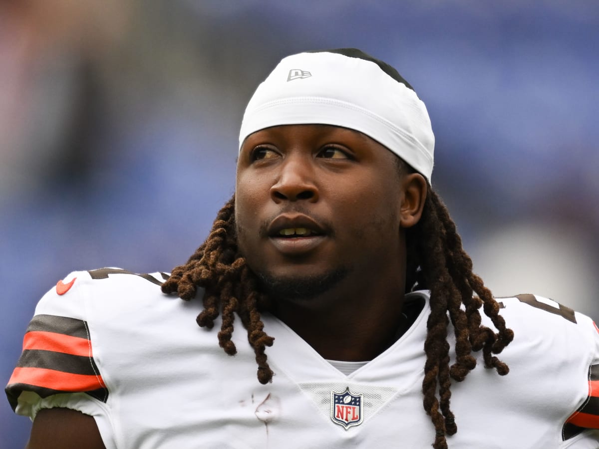 Kareem Hunt: Browns Hosting Veteran RB on Visit After Nick Chubb Knee  Injury, per Report - Sports Illustrated