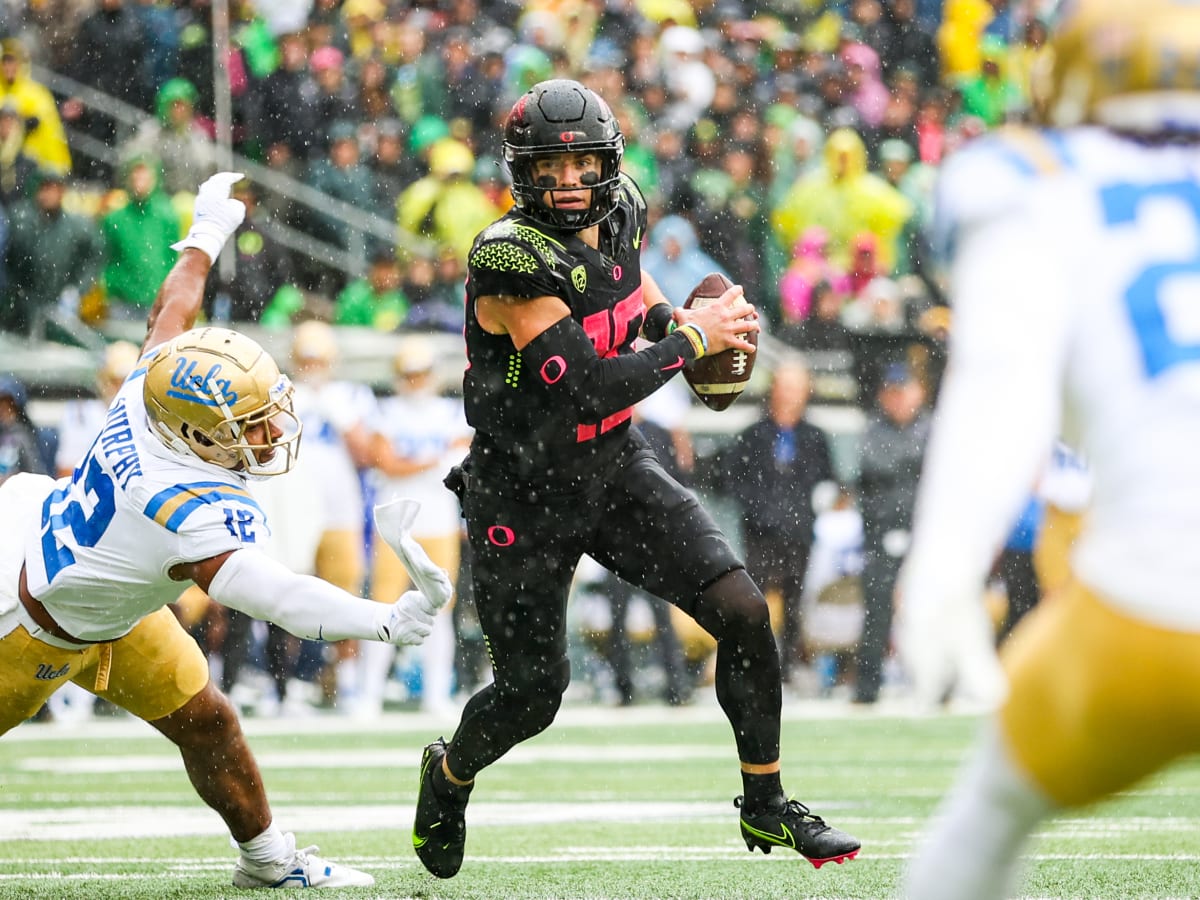 Oregon Ducks Quarterback Bo Nix Returning to Eugene in 2023 - Sports  Illustrated Oregon Ducks News, Analysis and More