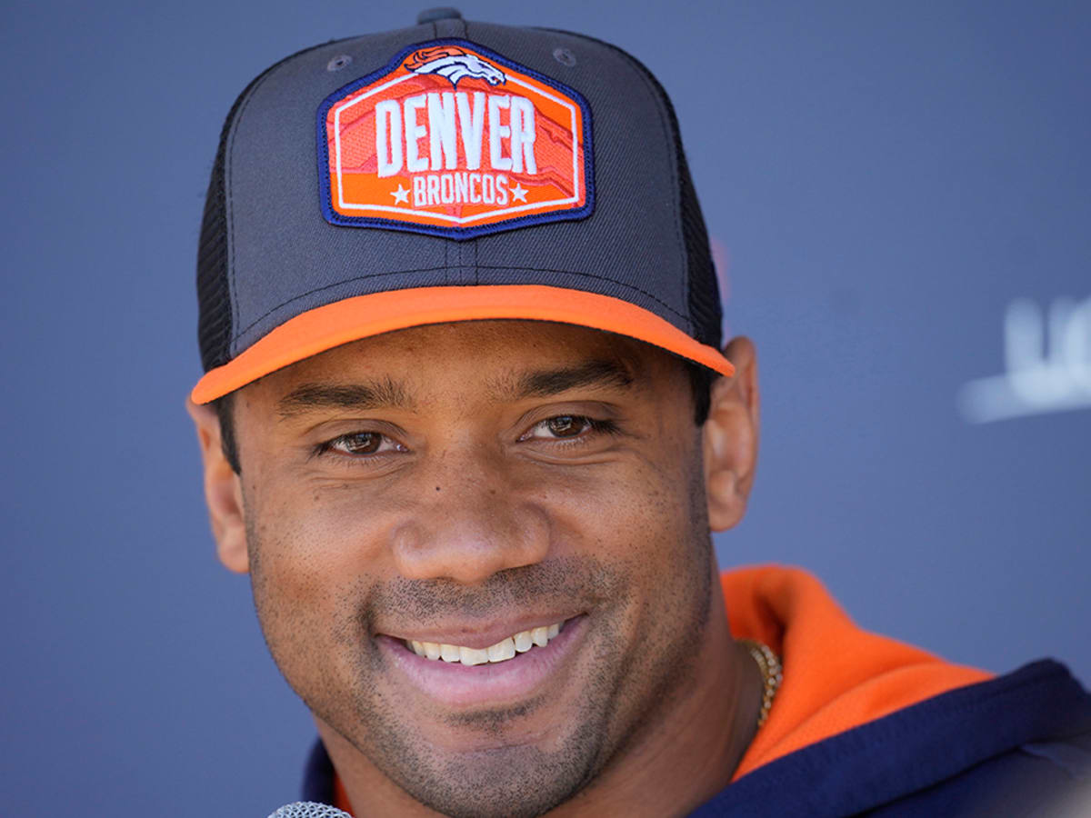 Russell Wilson gifting Broncos tickets would get him back in Denver's good  graces