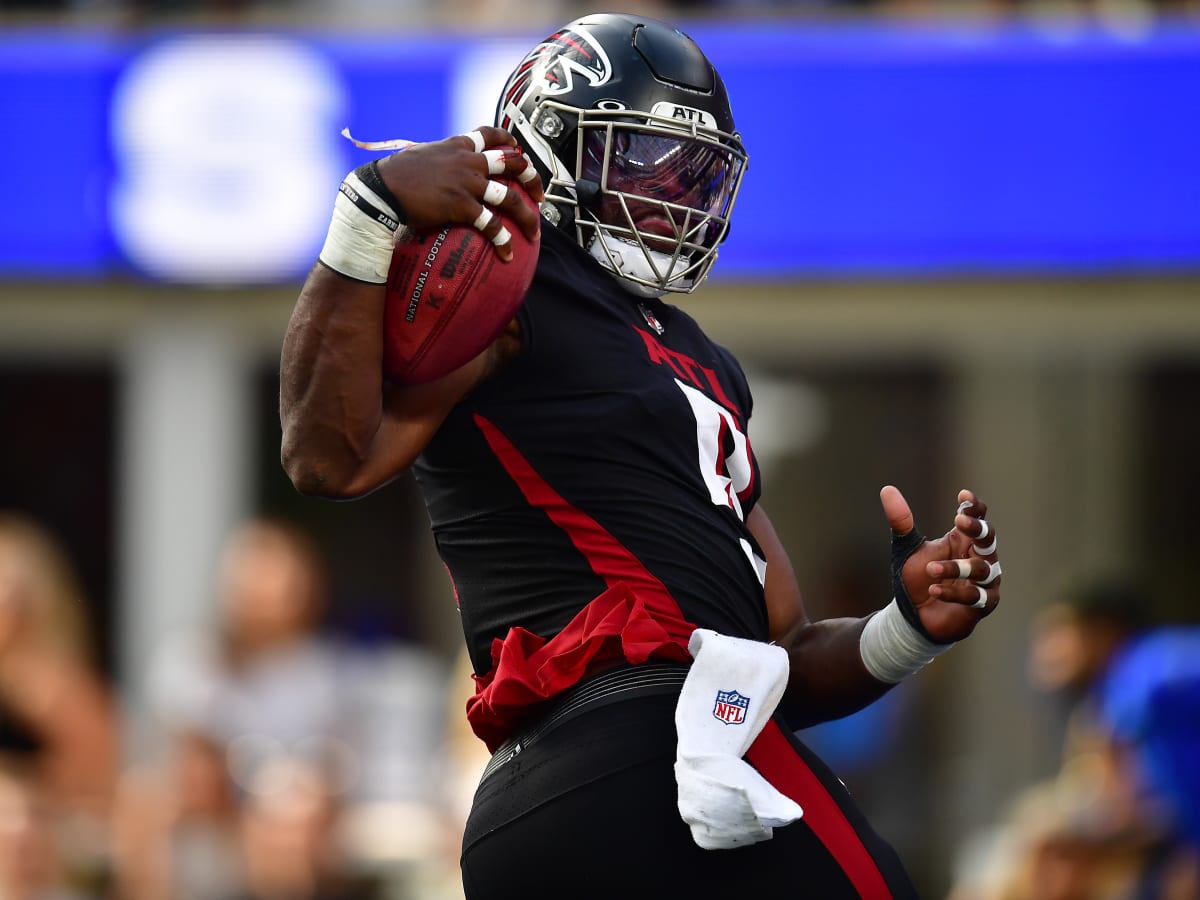 Atlanta Falcons linebacker Lorenzo Carter (9) lines up during the