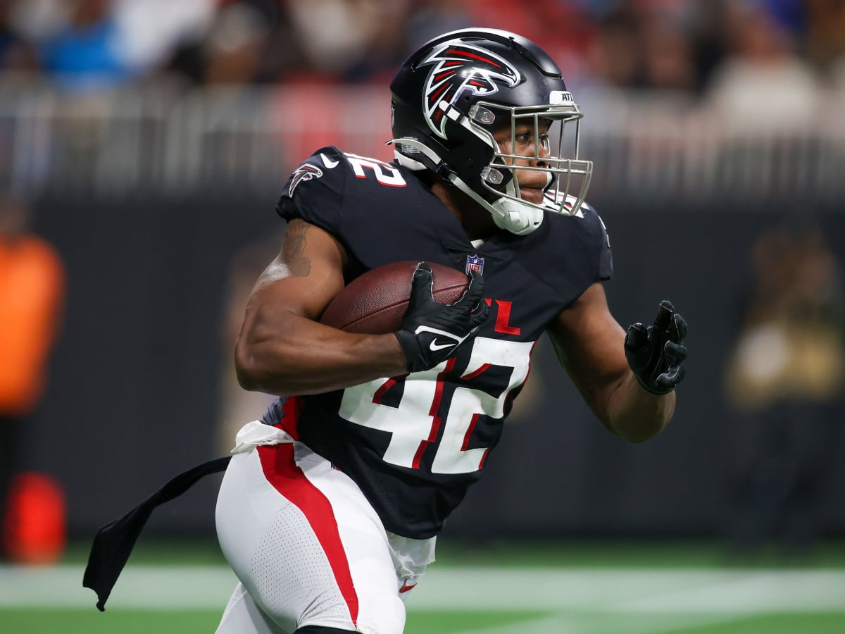 Falcons elevate RB Caleb Huntley from practice squad