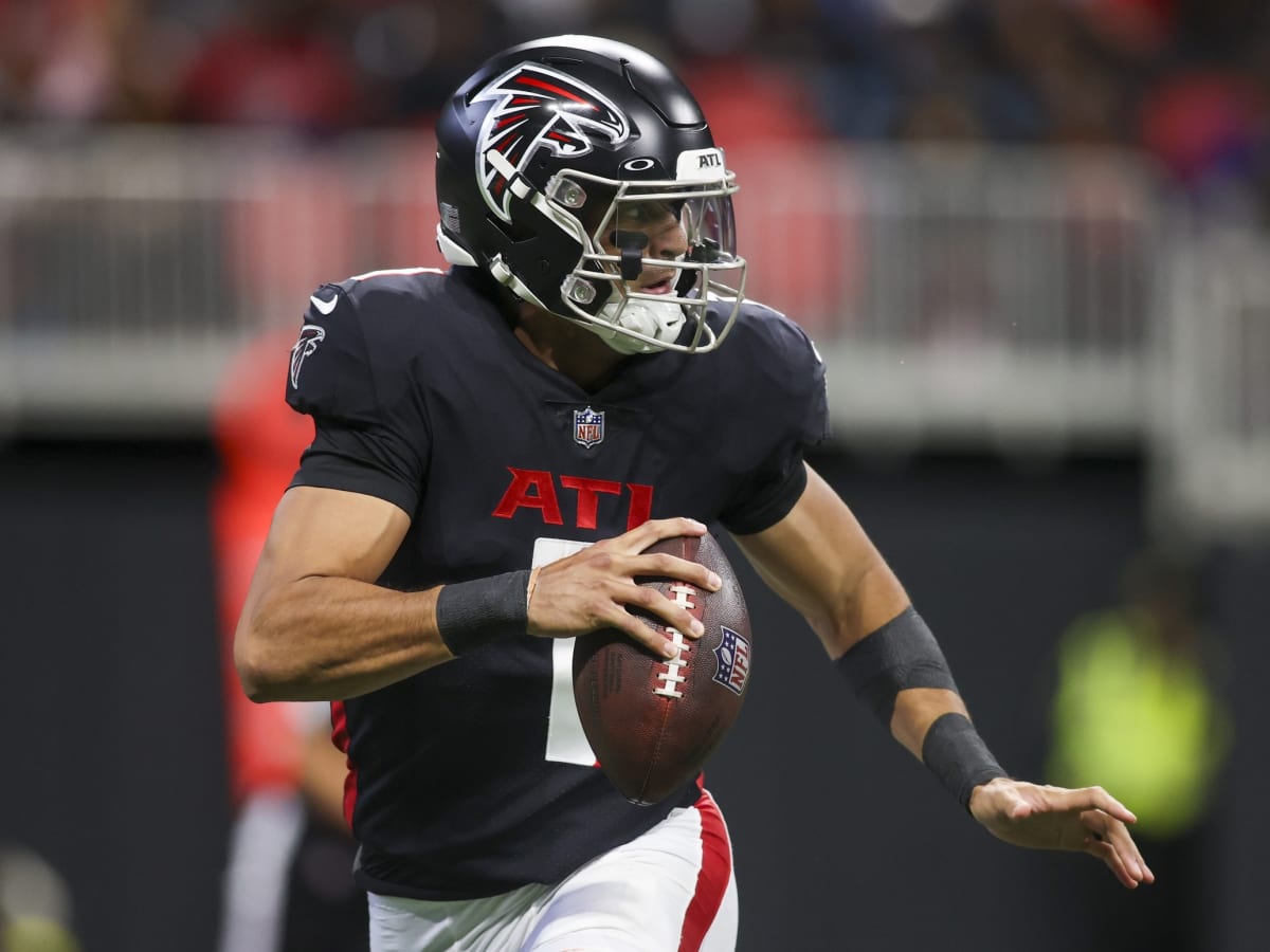 Marcus Mariota Throws For Three Touchdowns In Win Over Atlanta Falcons