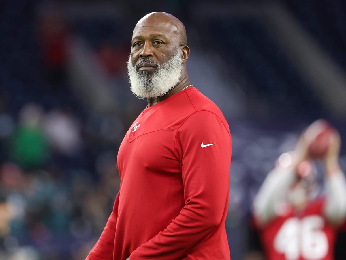 Texans HC Lovie Smith announces Davis Mills will return as