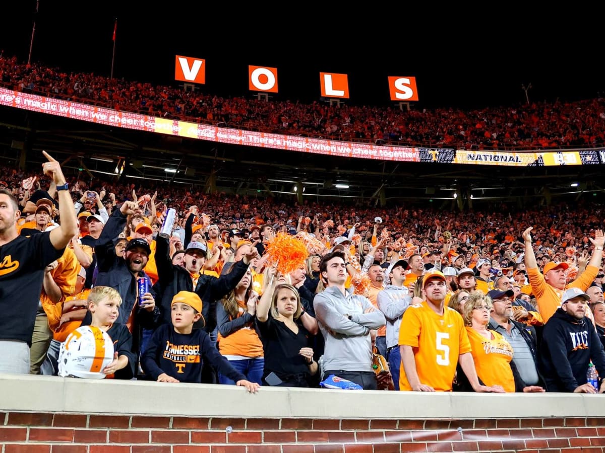 LOOK: Tennessee fans continue mustard bottle tradition after ejection - On3