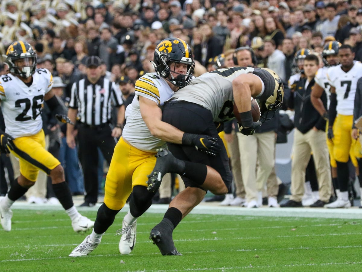 Pat Angerer - Iowa Hawkeyes Player Profile  Football - Summary of Iowa  football and basketball games