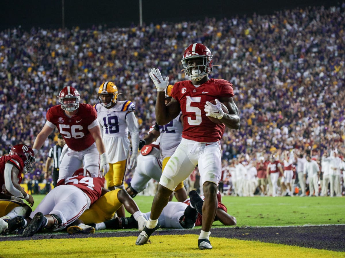 Baton Rouge, LA, USA. 20th Oct, 2018. LSU Tigers quarterback Joe Burrow (9)  looks to pass the ball against Mississippi State Bulldogs during the game  between the LSU Tigers and Mississippi State