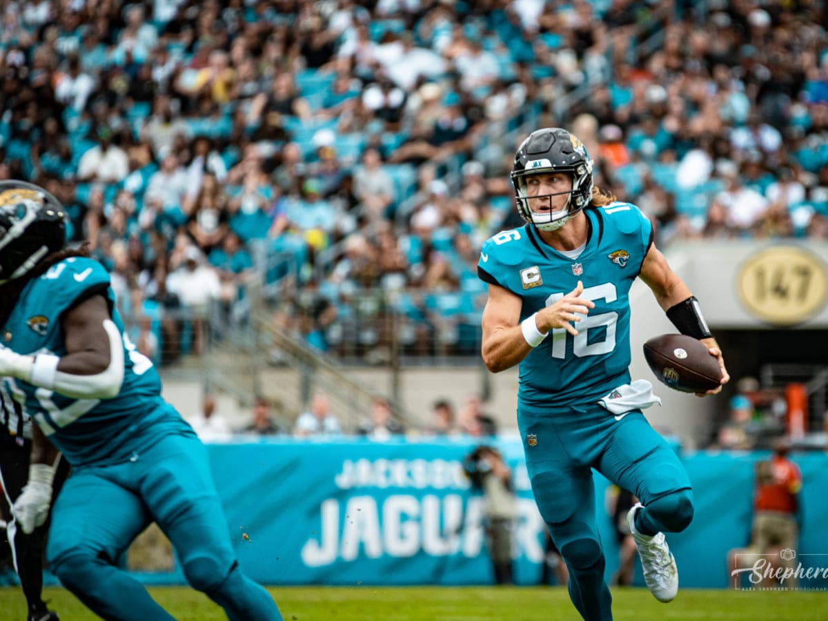 Jaguars blank Raiders in second half, come back to win at home