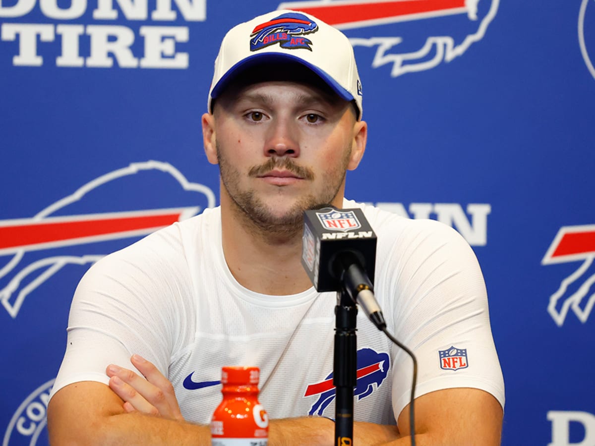 Buffalo Bills QB Josh Allen does lap around end stadium post-Jets win