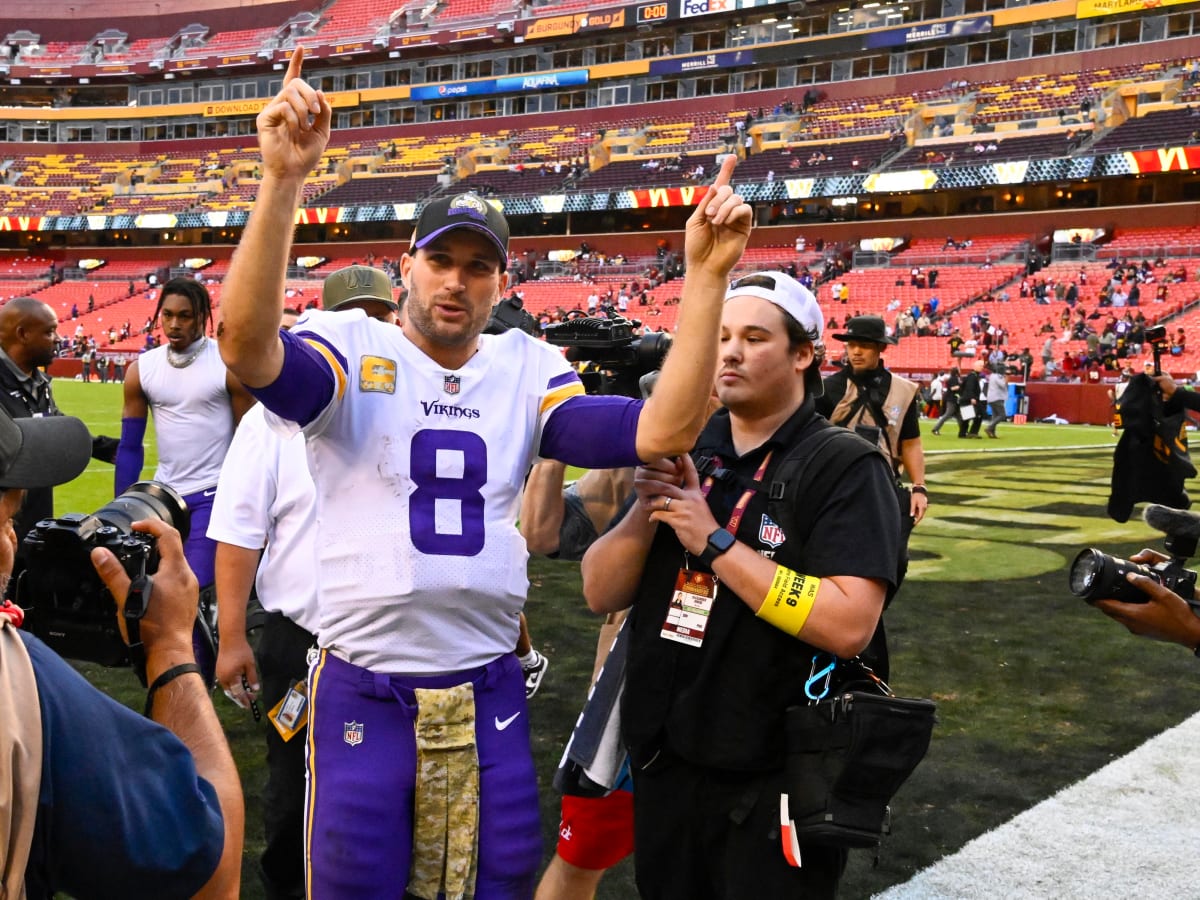 Kirk Cousins on wearing Christian Darrisaw's chain, which Kris Boyd put on  him: “I had never actually put a chain on, so that was my first experience  of what that feels like.