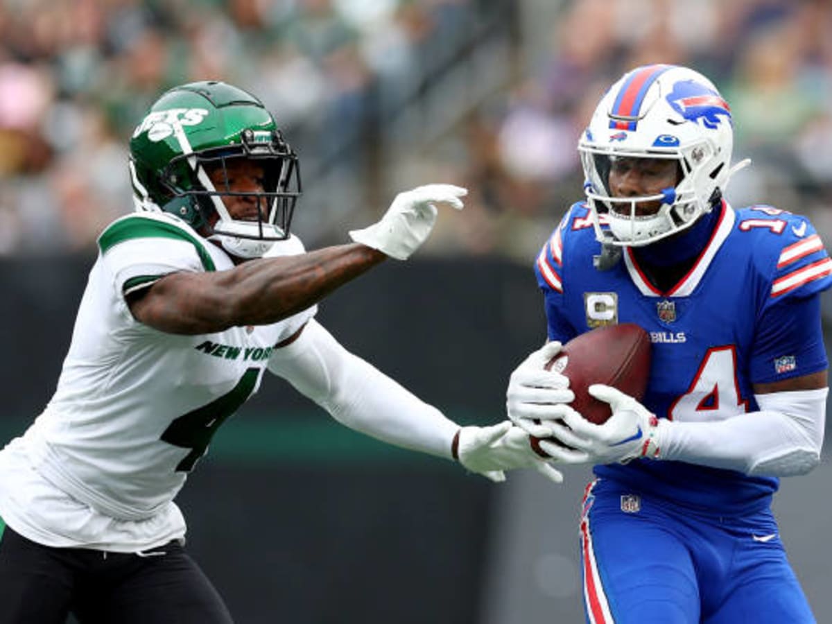 East Rutherford, United States. 15th Sep, 2019. Buffalo Bills quarterback  Josh Allen scrambles out of the pocket in the 4th quarter against the New  York Giants in week 2 of the NFL