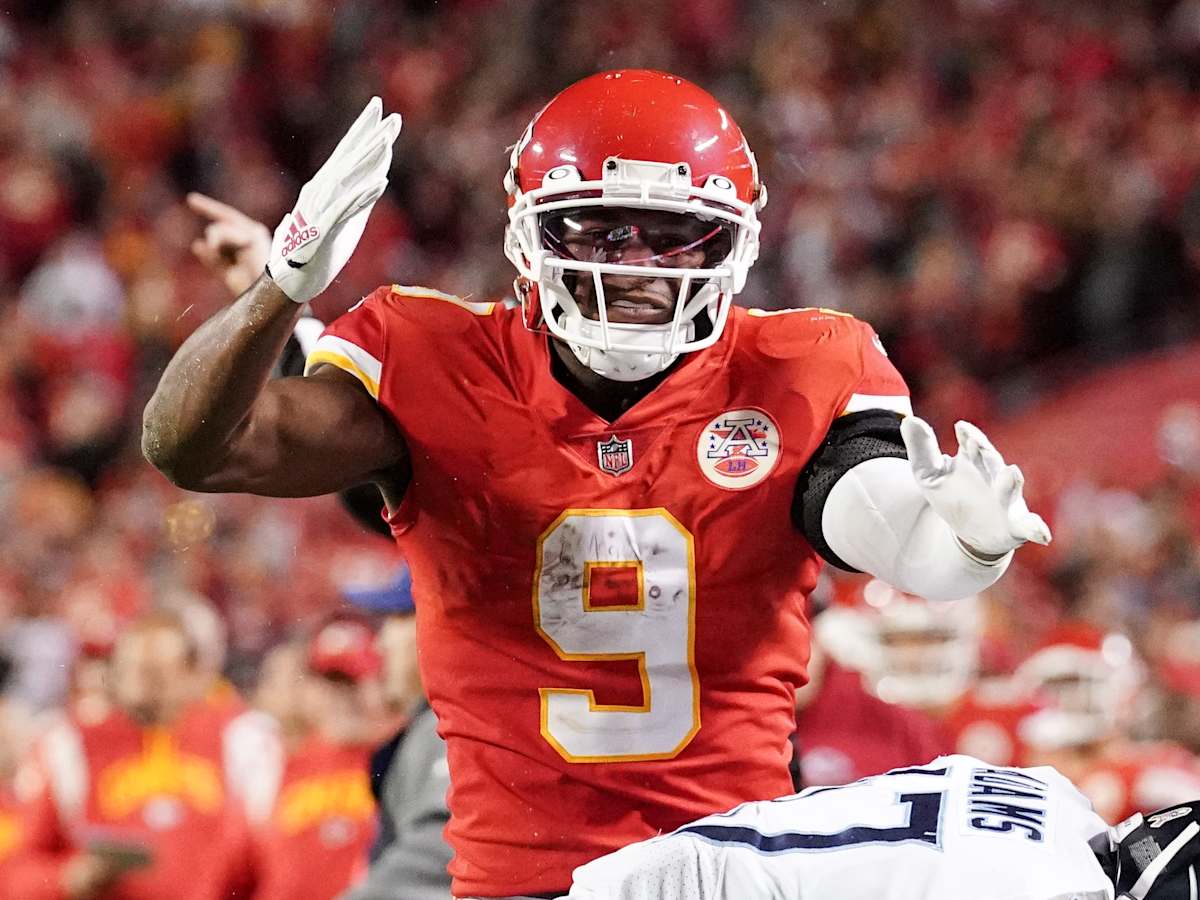 Chiefs' JuJu Smith-Schuster, Andrew Wylie suffer injuries vs. Jaguars