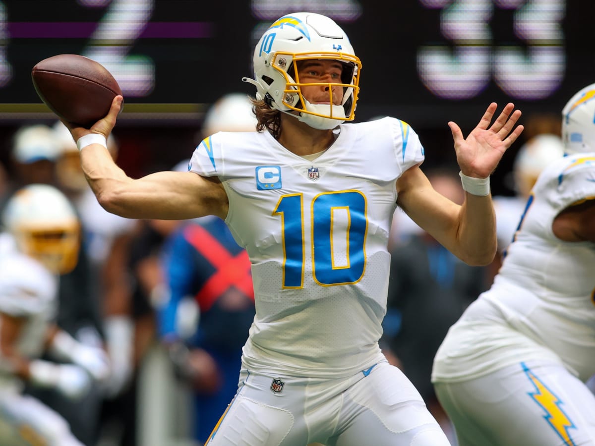 Chargers coach not concerned about Justin Herbert rib injury - Los