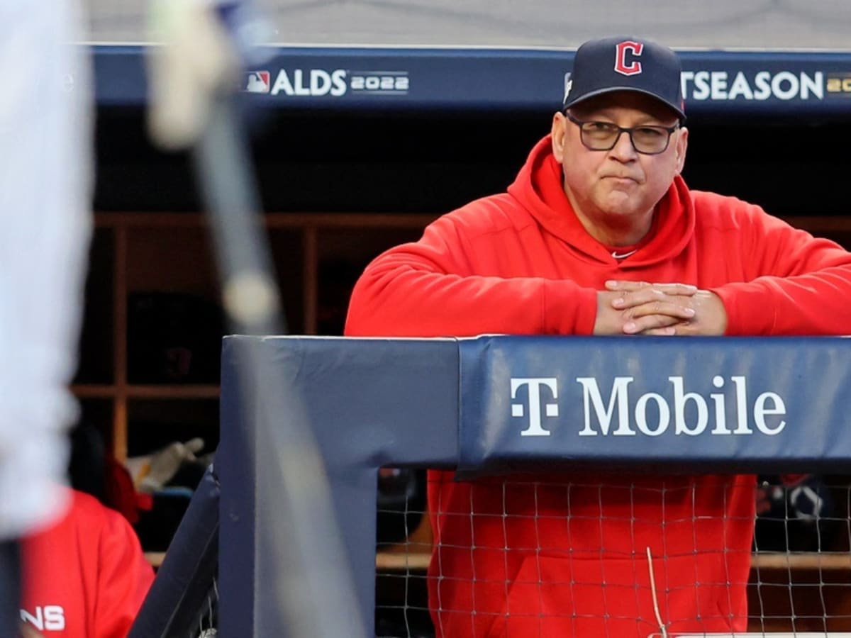 News and Notes: Terry Francona accepts AL Manager of the Year Award -  Covering the Corner