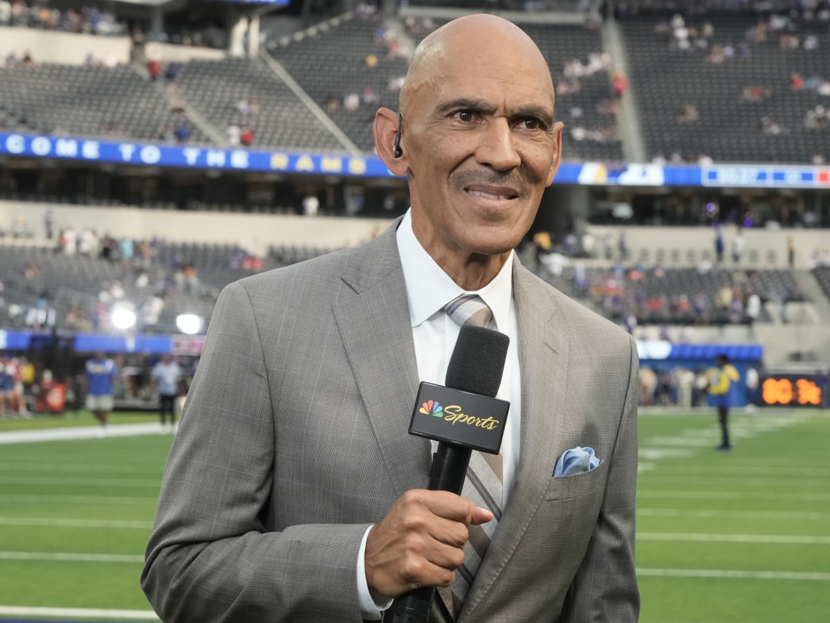 NO FILM, NO VIDEO, NO TV, NO DOCUMENTARY - Indianapolis Colts head coach  Tony Dungy raises the AFC Championship trophy after the Colts defeated the  New England Patriots 38-34 during the AFC