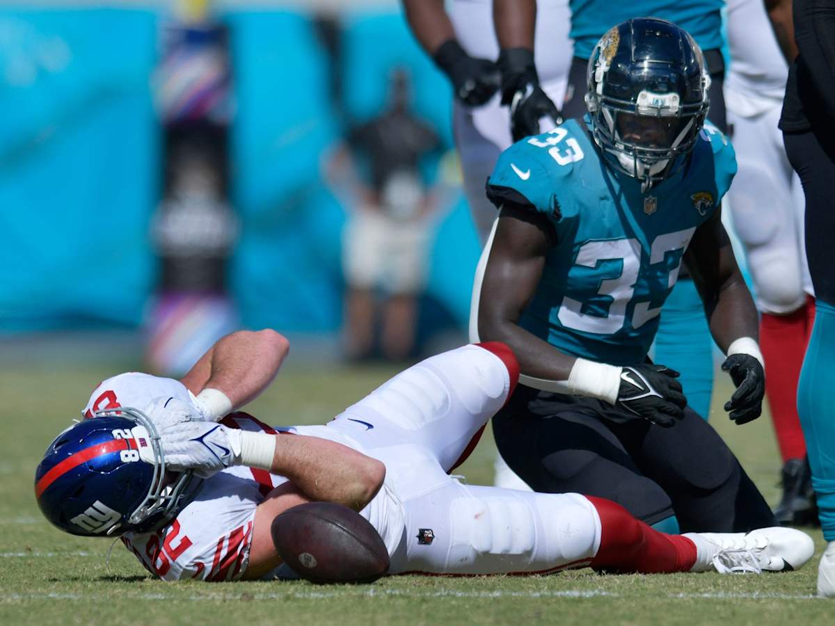 New York Giants' Daniel Bellinger taken to hospital in win vs. Jaguars