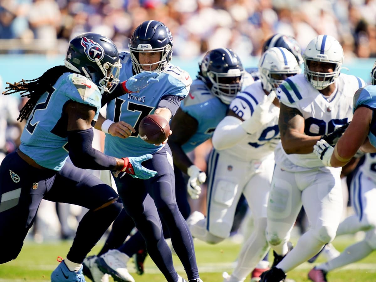 Why do the Titans keep running into a stacked box? Derrick Henry - Music  City Miracles