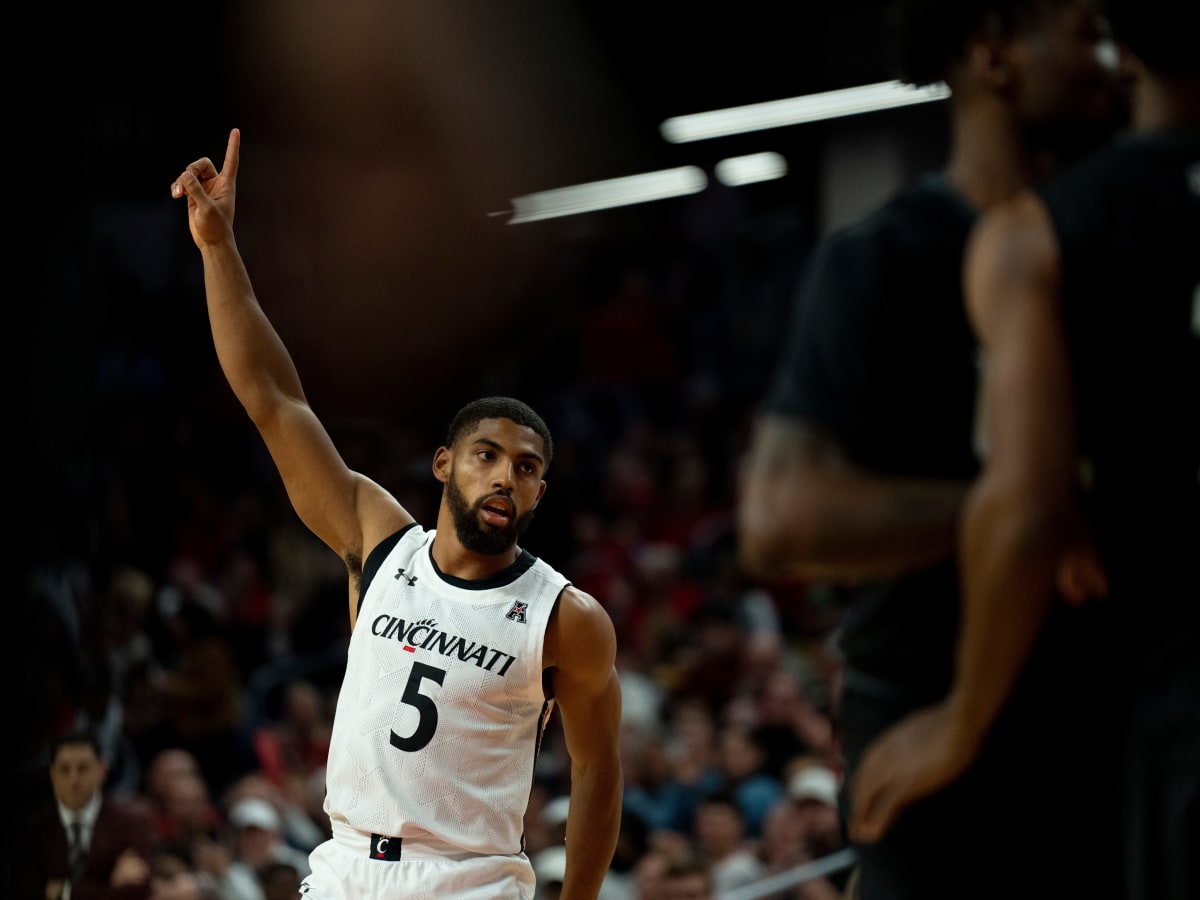 Watch: Desmond Ridder, Ahmad 'Sauce' Gardner Pump Up Nippert Crowd Before  ECU Game - All Bearcats