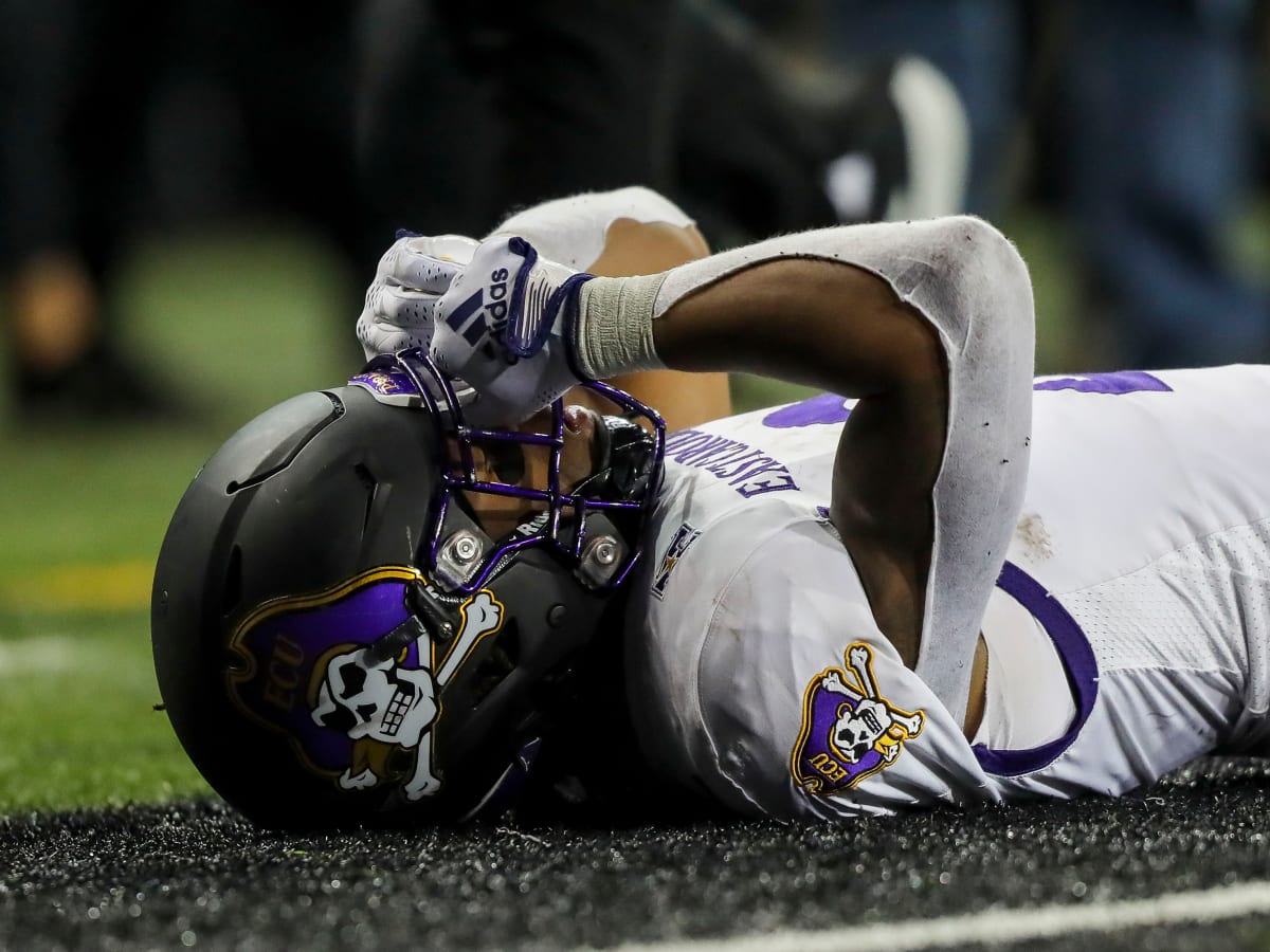 ECU QB Holton Ahlers Accuses UC of Intentionally Knocking Out Keaton  Mitchell - All Bearcats