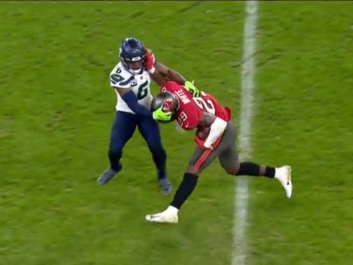 WATCH: Buccaneers Rachaad White Hits Seahawks Defender with Nasty Stiff Arm  - Tampa Bay Buccaneers, BucsGameday