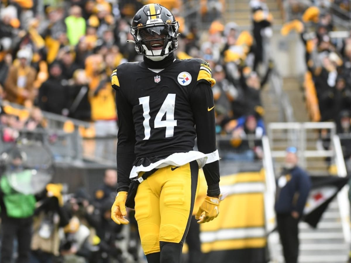 Pittsburgh, PA, USA. 19th Aug, 2023. Aug. 19, 2023: George Pickens #14  during the Pittsburgh Steelers vs Buffalo Bills preseason game in Pittsburgh  PA at Acrisure Stadium. Brook Ward/AMG. (Credit Image: ©