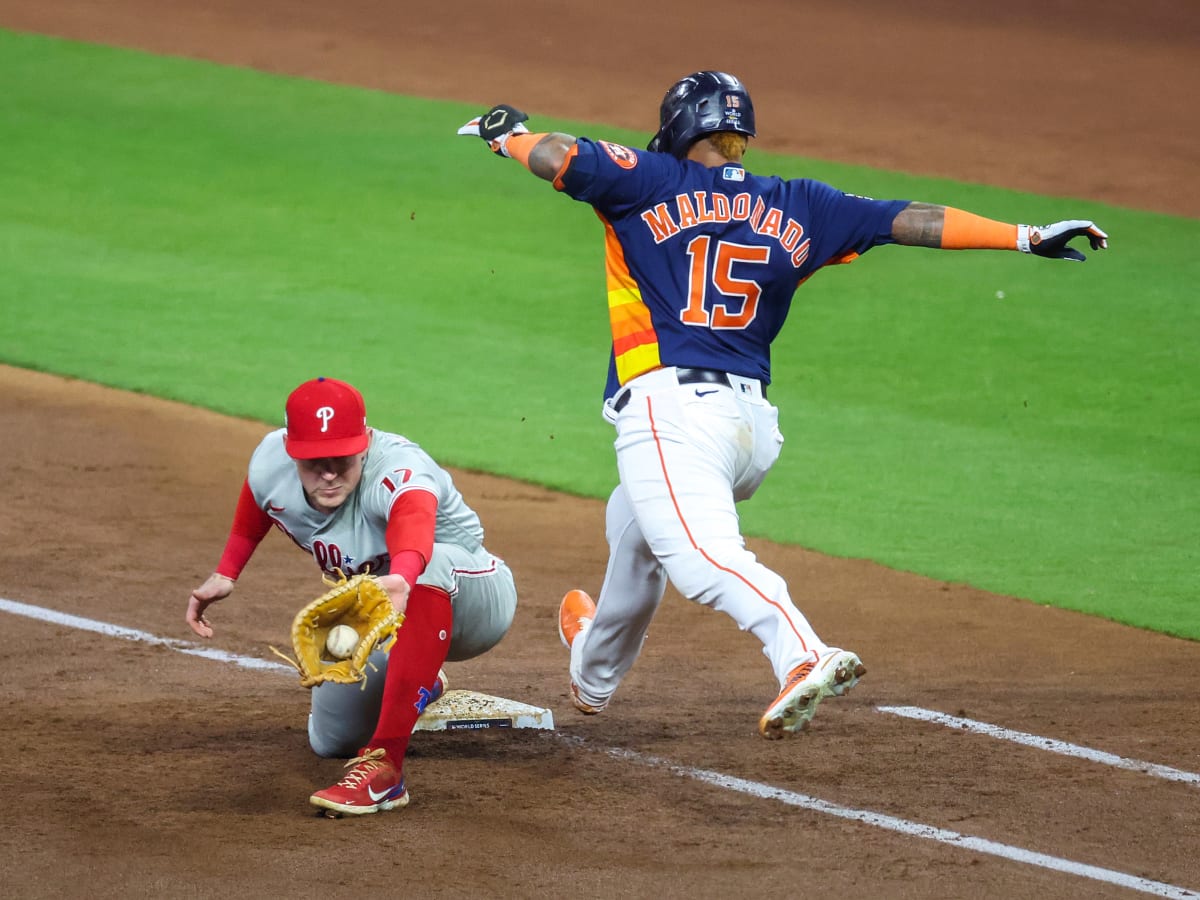 Report: Houston Astros Catcher Martín Maldonado Playing Through Broken Hand  - Sports Illustrated Inside The Astros