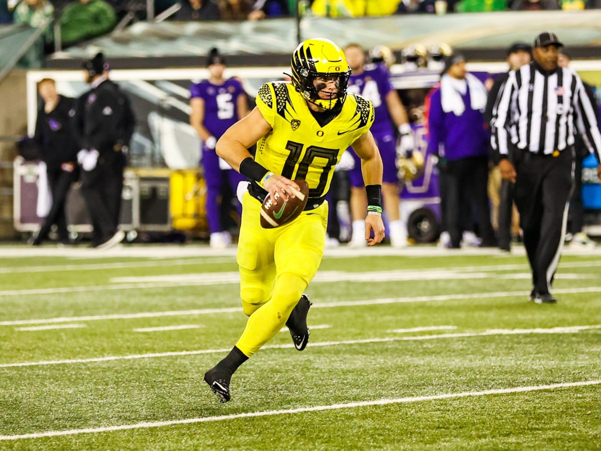 Bo Nix Exits Oregon vs. Washington Thriller With Injury Late In Fourth  Quarter - The Spun: What's Trending In The Sports World Today