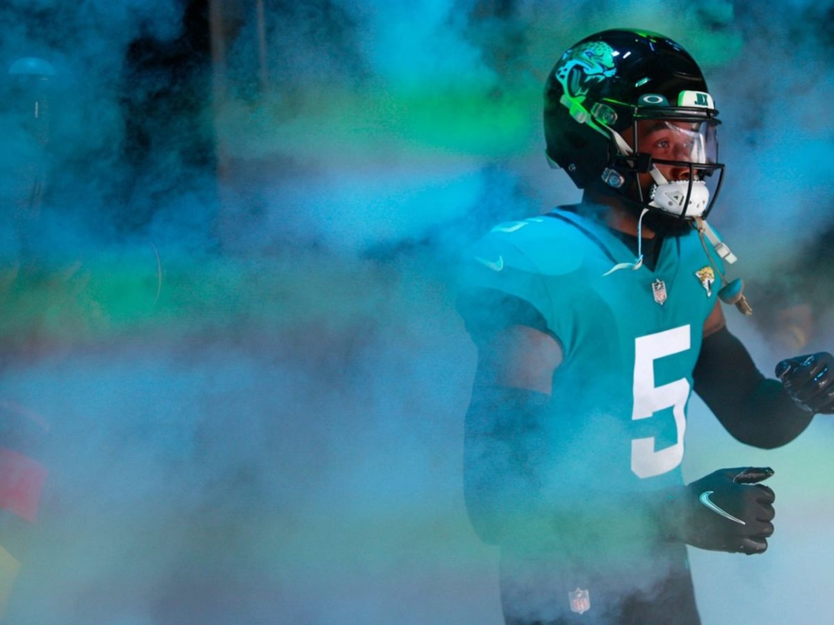 Jacksonville Jaguars safety Andre Cisco (5) warms up before an NFL football  game against the Tennessee Titans, Saturday, Jan. 7, 2023, in Jacksonville,  Fla. (AP Photo/John Raoux Stock Photo - Alamy