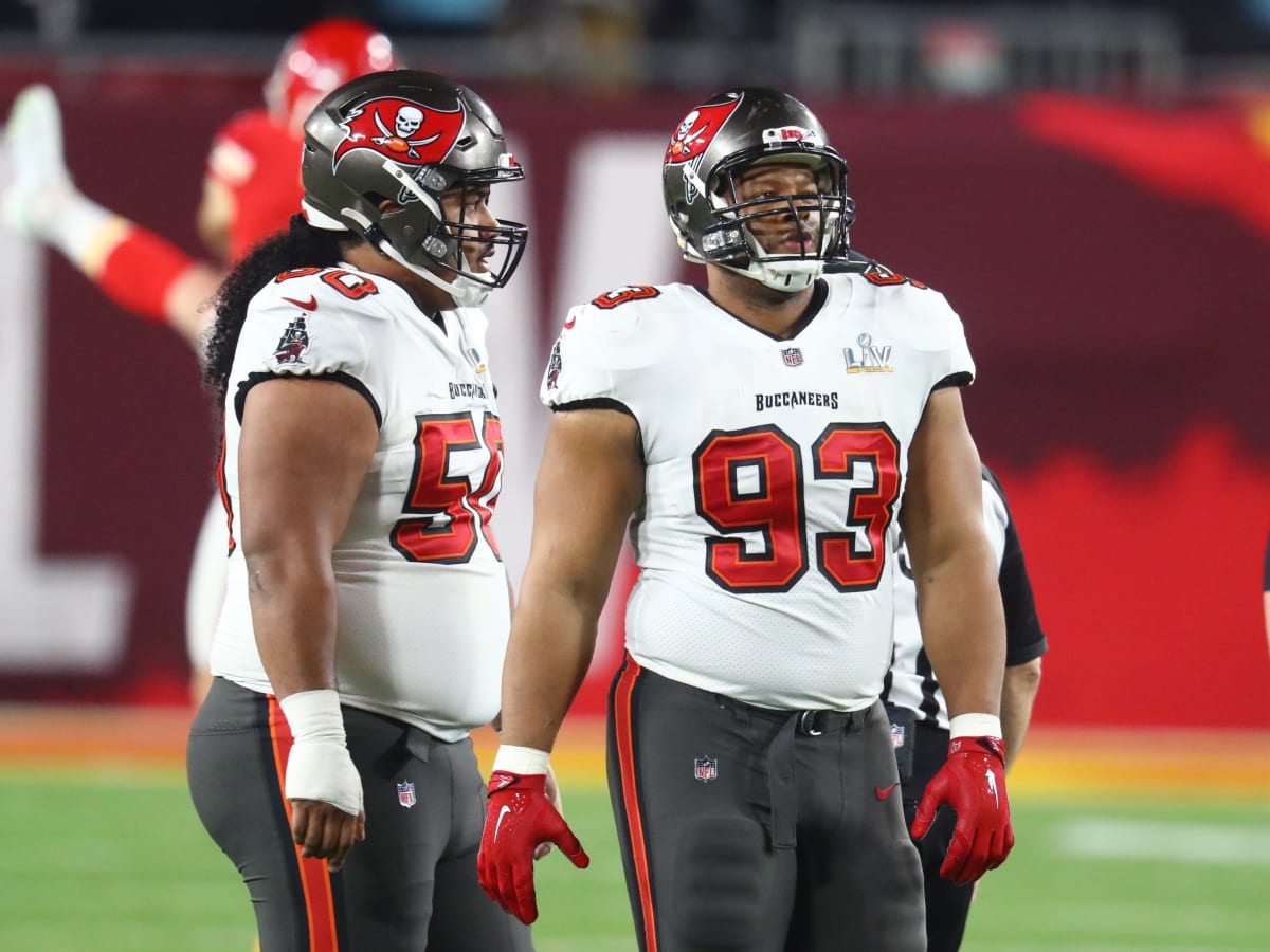 Ndamukong Suh heads to Bucs after one-year stint in L.A. 