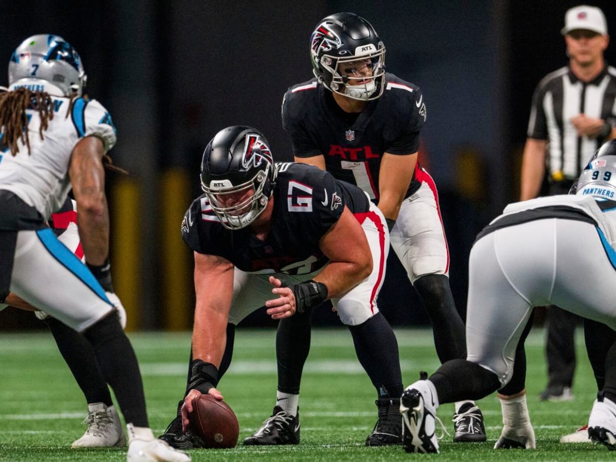 Atlanta Falcons center Drew Dalman (67) lines up during the first half of  an NFL football game against the Cleveland Browns, Sunday, Oct. 2, 2022, in  Atlanta. The Atlanta Falcons won 23-20. (