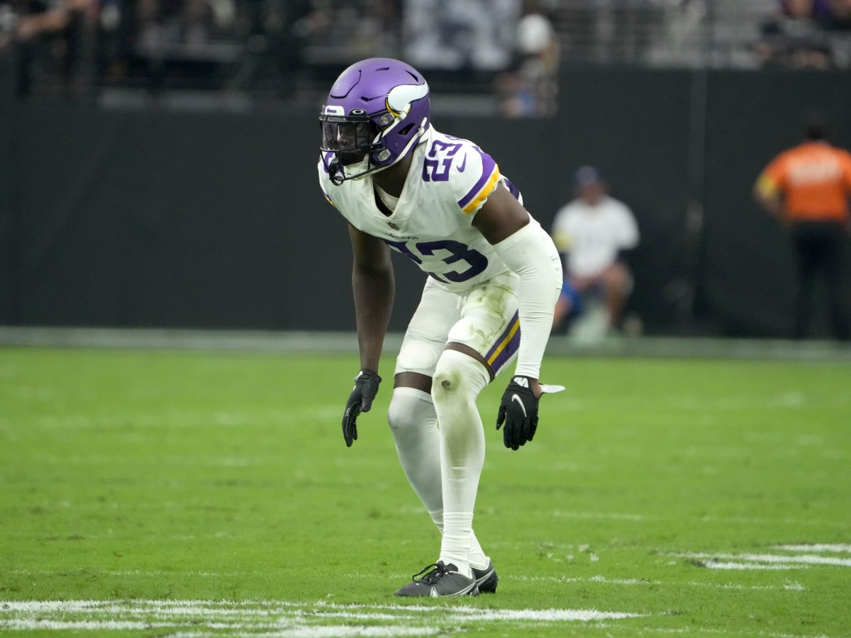 Minnesota Vikings cornerback Andrew Booth Jr. warms up before