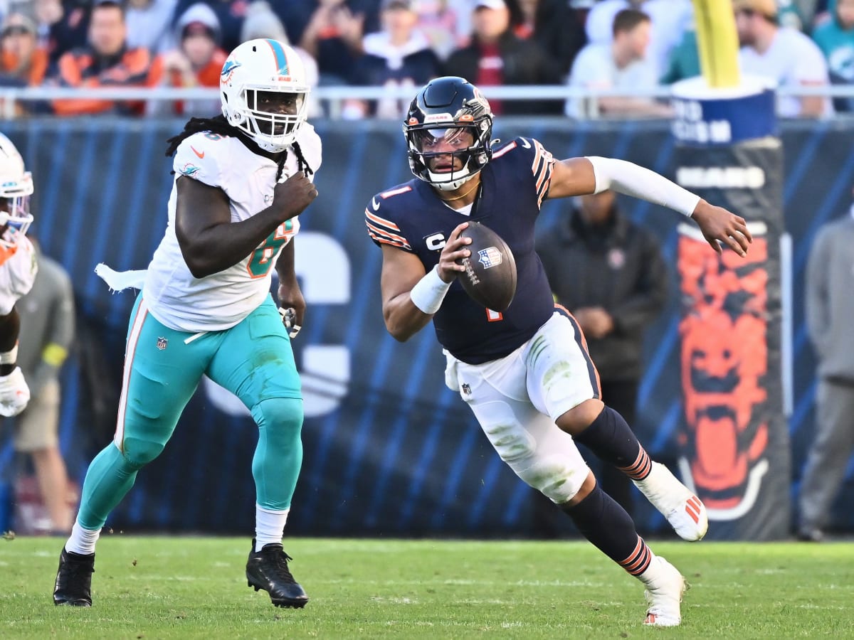 Bears QB Justin Fields' cleats from Dolphins game are in Hall of Fame