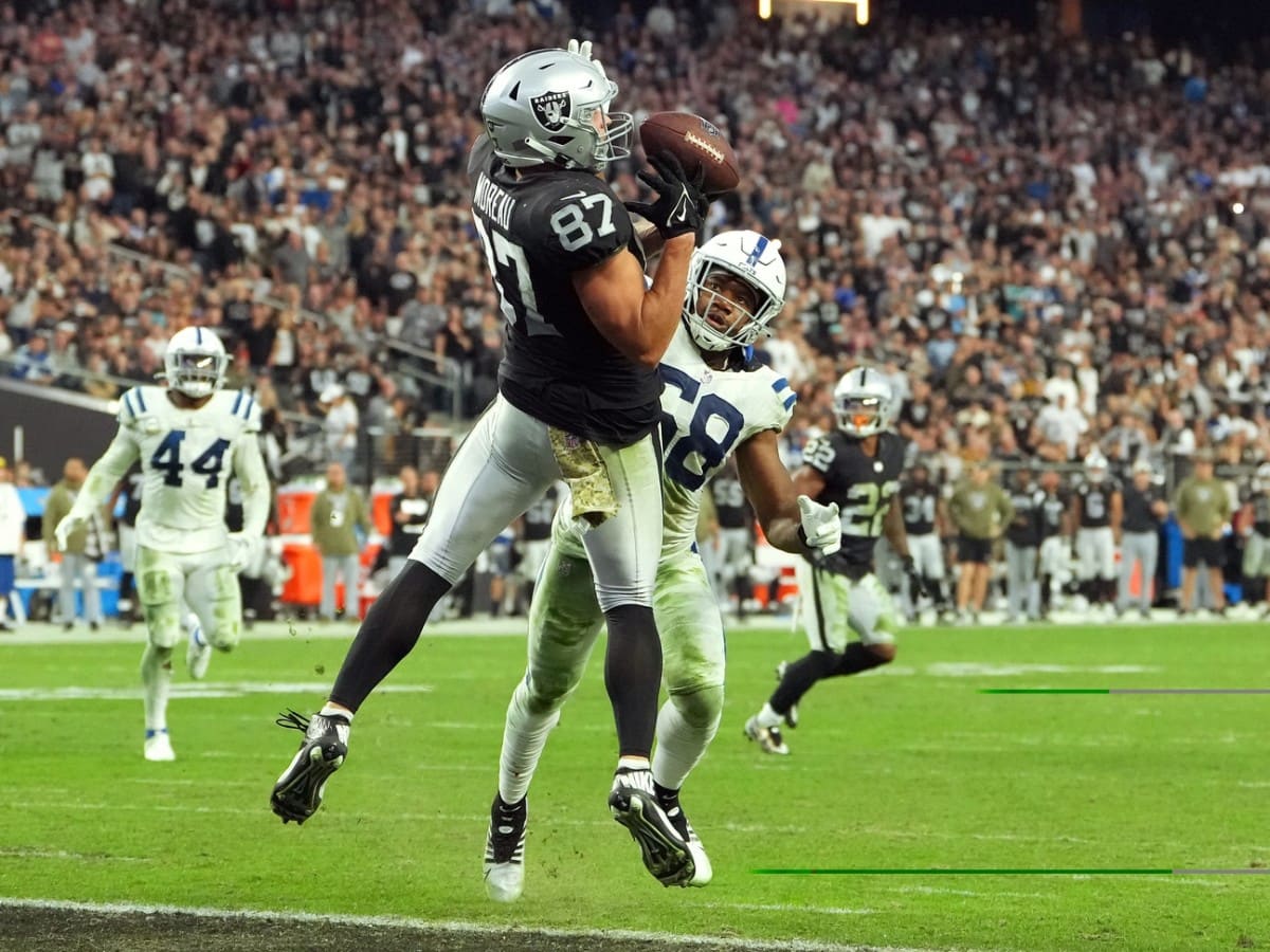 Las Vegas Raiders: Foster Moreau celebrates National Tight End Day in style  (video)