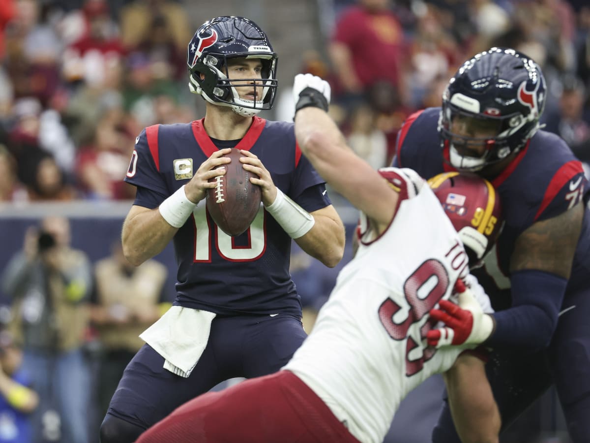 Davis Mills makes two big throws late, Texans beat Rams