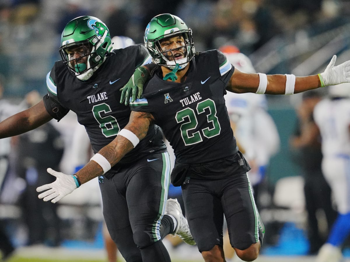 College Football on FOX - Which team dropped the better black uniform over  the weekend: Washington or Miami? 