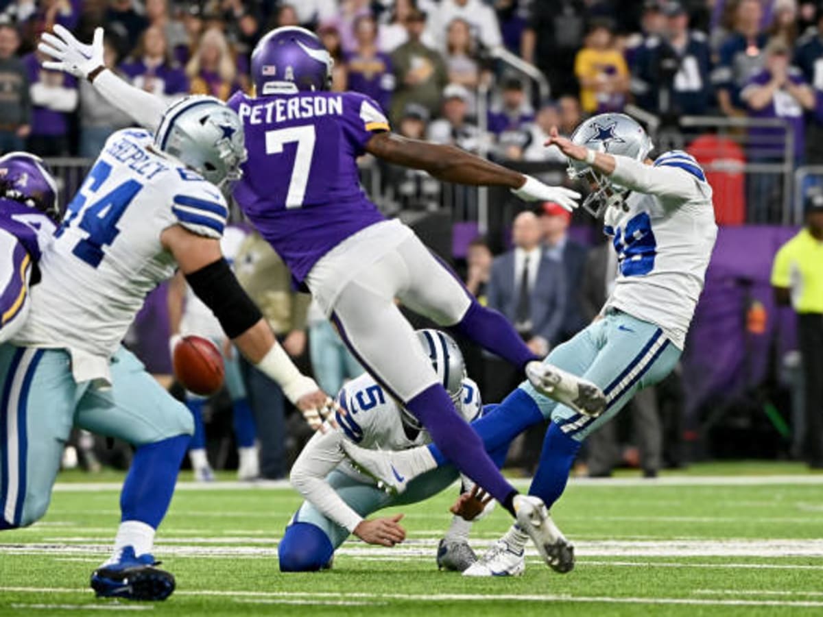 Cowboys-Vikings first half ends with bizarre replay review sequence, pair  of 60-yard field goal kicks