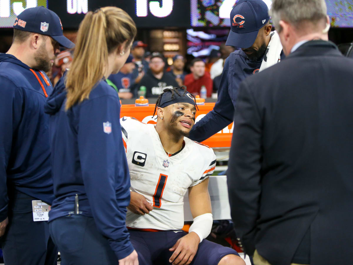 Linsey: Chicago Bears putting a lot on Justin Fields' shoulders in