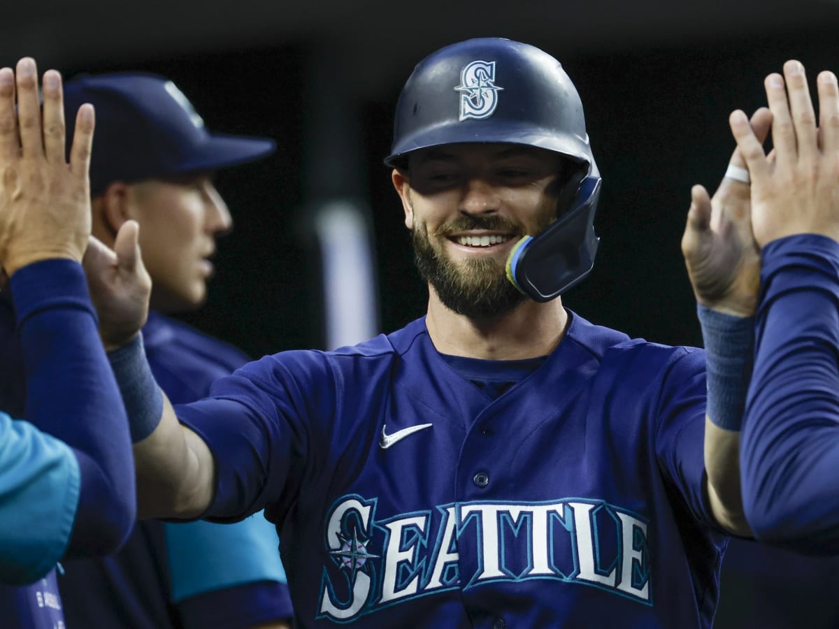 Mariners tie Texas for AL West lead, beat Royals 7-5 behind Suárez