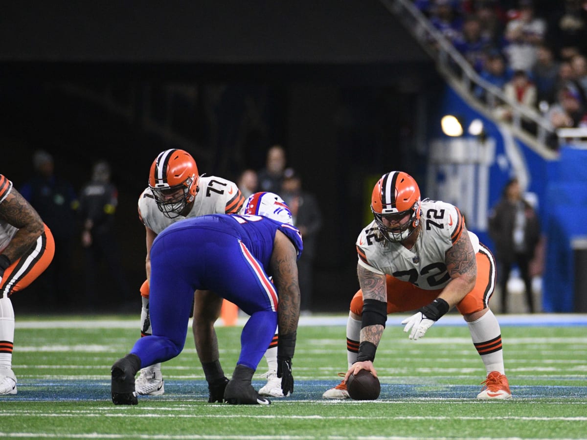 Cleveland Browns guard Hjalte Froholdt (72) looks to make a block during an  NFL football game against the Tampa Bay Buccaneers, Sunday, Nov. 27, 2022,  in Cleveland. (AP Photo/Kirk Irwin Stock Photo - Alamy