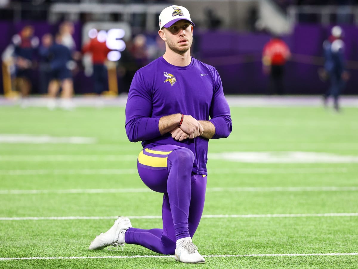 Vikings tendering restricted free agent kicker Greg Joseph