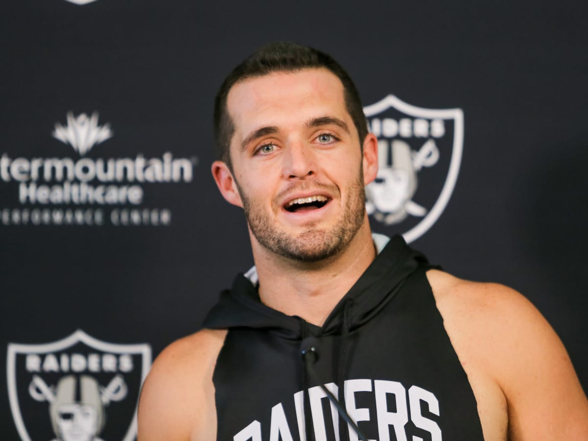 Derek Carr's newfound fearlessness has the Raiders rolling - Sports  Illustrated