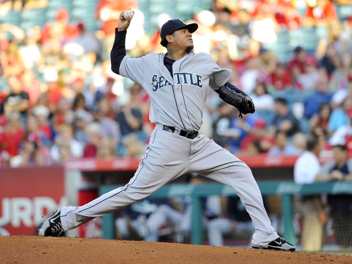 Felix Hernandez, honored for perfection, dominant in Mariners' 5-1