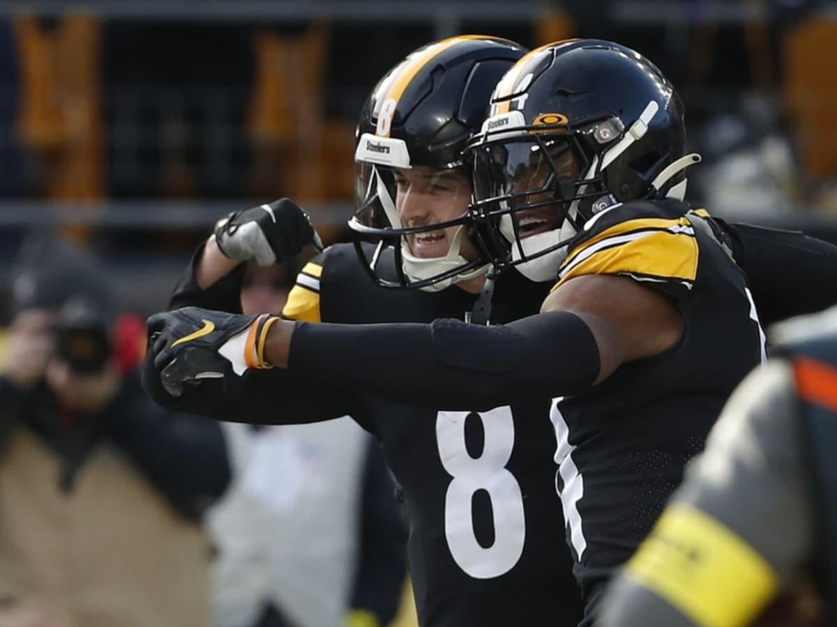 Pair Of CBS Sports Analysts Predict Steelers' Kenny Pickett Will Win NFL's  Offensive Rookie Of The Year - Steelers Depot